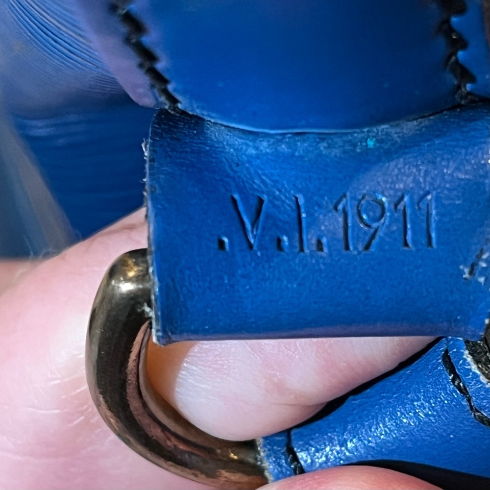 Striking Louis Vuitton Blue Epi Noe Bucket/ Shoulder Bag w/ Leather Tie Closure - Picture 4 of 11